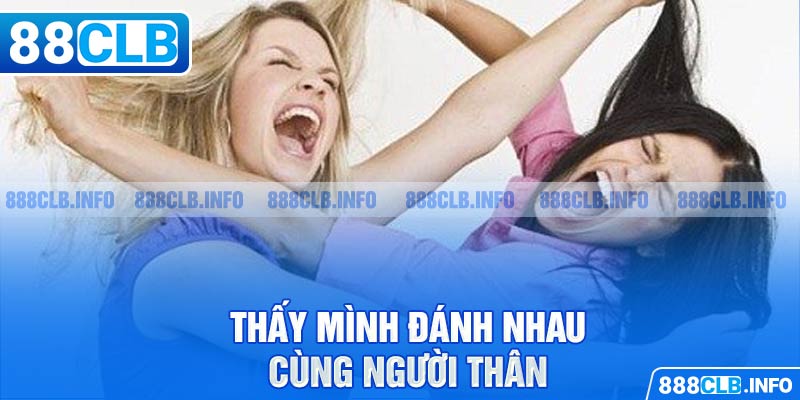 Thấy mình đánh nhau cùng người thân